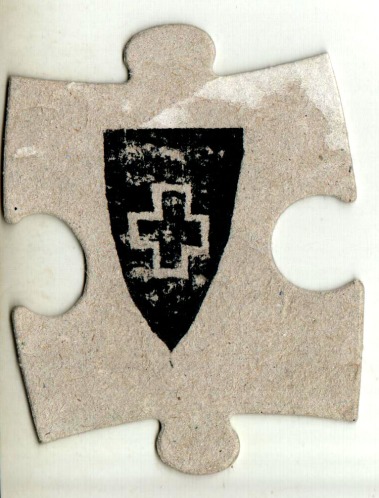 Crossed Shield on a Puzzle Piece di Lubomis Tymkiv